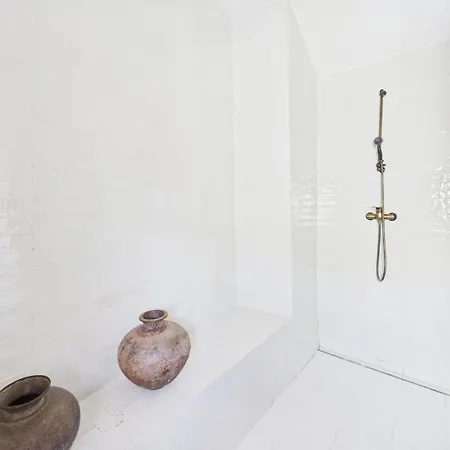 Elegant 3br Townhouse W/ En-suite Baths - Mouraria | By Airnest *