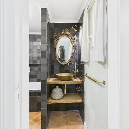 Elegant 3br Townhouse W/ En-suite Baths - Mouraria | By Airnest Dom wakacyjny