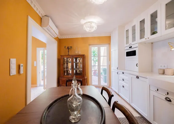 Holiday home Elegant 3br Townhouse W/ En-suite Baths - Mouraria | By Airnest *