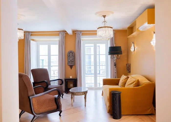 Elegant 3br Townhouse W/ En-suite Baths - Mouraria | By Airnest Lisbon