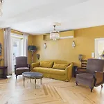 Elegant 3br Townhouse W/ En-suite Baths - Mouraria | By Airnest