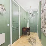 Prázdninový dům Elegant 3br Townhouse W/ En-suite Baths - Mouraria | By Airnest