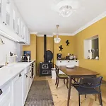 Elegant 3br Townhouse W/ En-suite Baths - Mouraria | By Airnest Prázdninový dům *