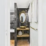 Elegant 3br Townhouse W/ En-suite Baths - Mouraria | By Airnest Holiday home