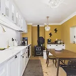 Elegant 3br Townhouse W/ En-suite Baths - Mouraria | By Airnest *