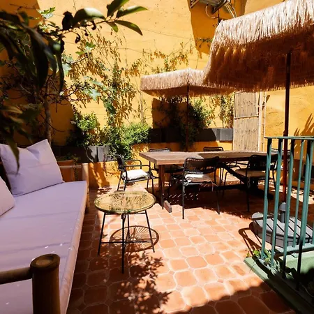 Elegant 3br Townhouse W/ En-suite Baths - Mouraria | By Airnest Ferienhaus Lissabon