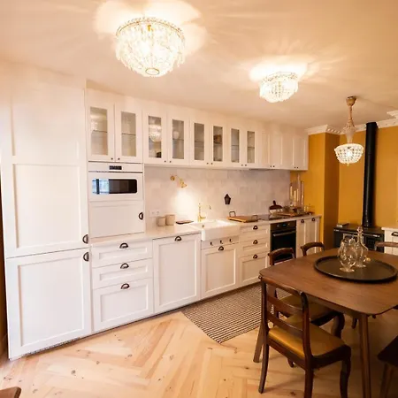 Ferienhaus Elegant 3br Townhouse W/ En-suite Baths - Mouraria | By Airnest