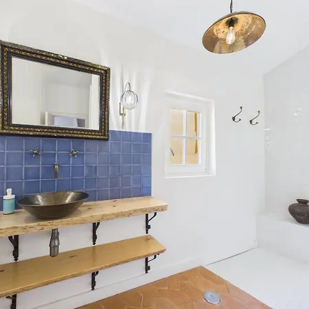 Elegant 3br Townhouse W/ En-suite Baths - Mouraria | By Airnest Feriehus *