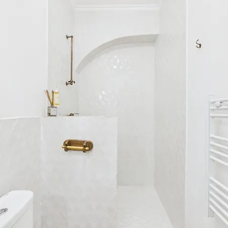 Elegant 3br Townhouse W/ En-suite Baths - Mouraria | By Airnest Feriehus