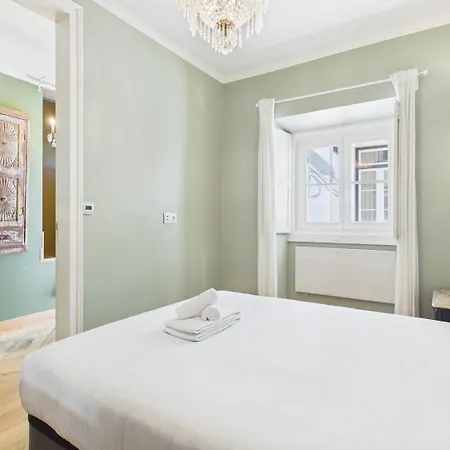 Elegant 3br Townhouse W/ En-suite Baths - Mouraria | By Airnest Lisbona