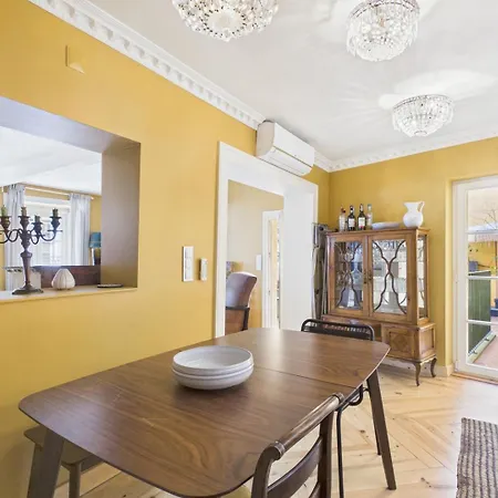 Elegant 3br Townhouse W/ En-suite Baths - Mouraria | By Airnest * Lisbona