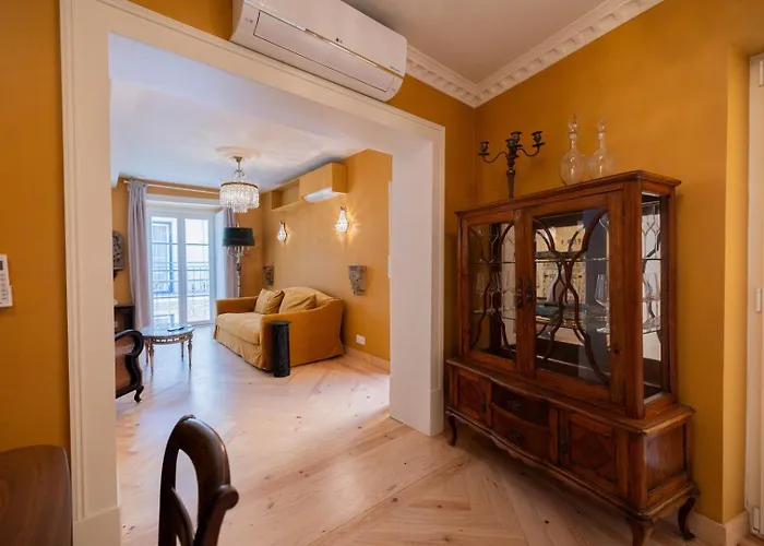 Ferienhaus Elegant 3br Townhouse W/ En-suite Baths - Mouraria | By Airnest Lissabon