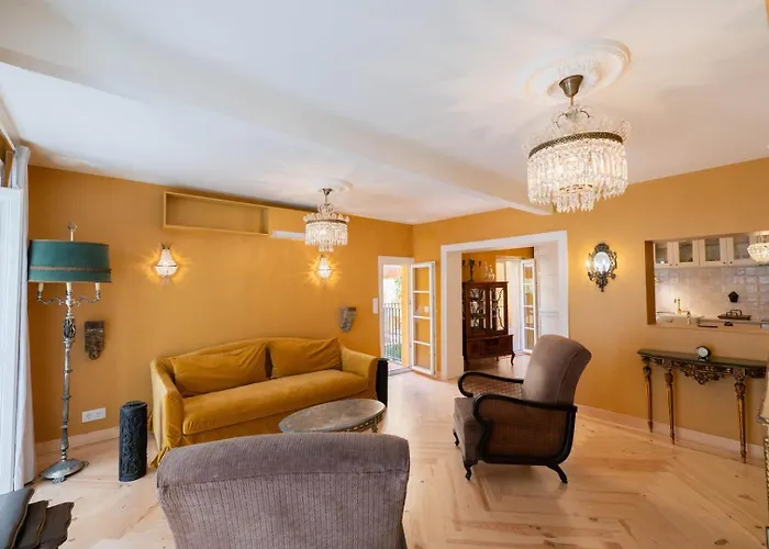 Ferienhaus Elegant 3br Townhouse W/ En-suite Baths - Mouraria | By Airnest Lissabon