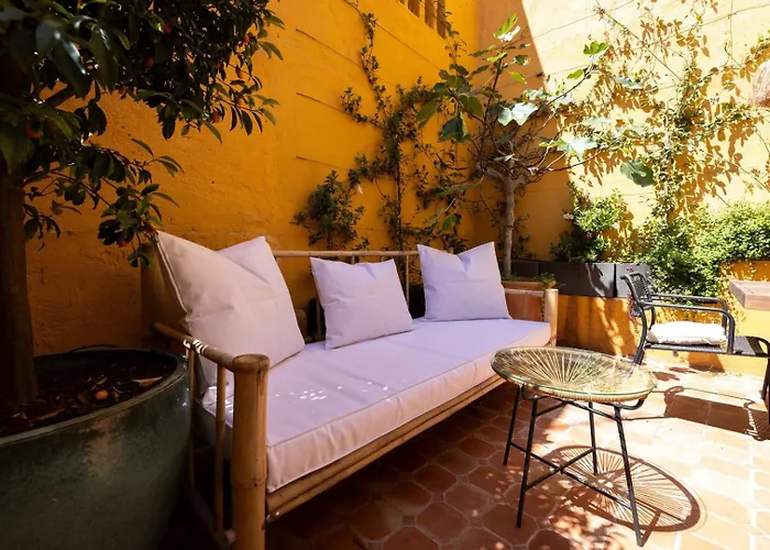 Ferienhaus Elegant 3br Townhouse W/ En-suite Baths - Mouraria | By Airnest