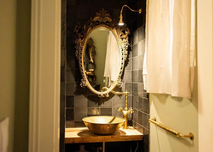 別荘 Elegant 3br Townhouse W/ En-suite Baths - Mouraria | By Airnest リスボン