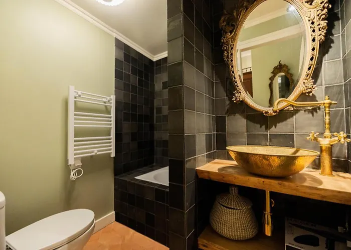 Elegant 3br Townhouse W/ En-suite Baths - Mouraria | By Airnest Lissabon