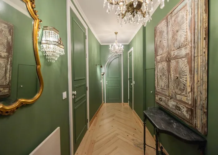 Elegant 3br Townhouse W/ En-suite Baths - Mouraria | By Airnest Ferienhaus Lissabon