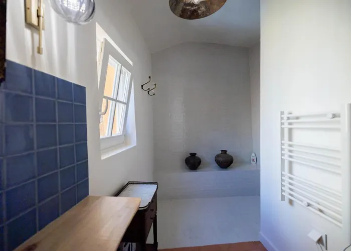 度假居 Elegant 3br Townhouse W/ En-suite Baths - Mouraria | By Airnest *