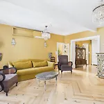 Elegant 3br Townhouse W/ En-suite Baths - Mouraria | By Airnest * Lisboa
