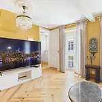 Elegant 3br Townhouse W/ En-suite Baths - Mouraria | By Airnest * Lisboa