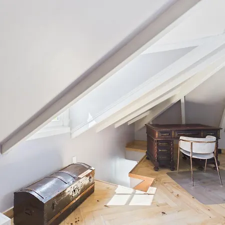 펜션 Elegant 3br Townhouse W/ En-suite Baths - Mouraria | By Airnest 리스본