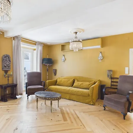 Elegant 3br Townhouse W/ En-suite Baths - Mouraria | By Airnest *