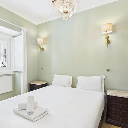 Elegant 3br Townhouse W/ En-suite Baths - Mouraria | By Airnest 펜션 리스본