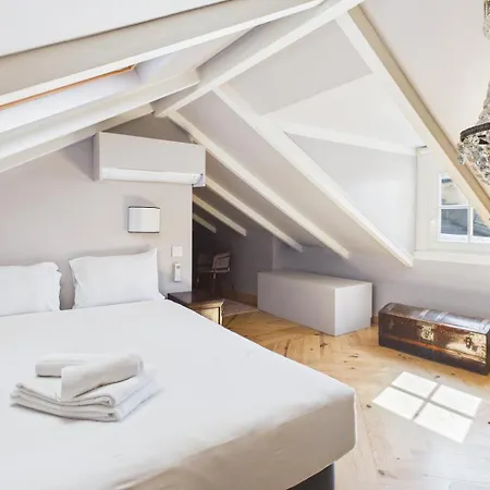 Elegant 3br Townhouse W/ En-suite Baths - Mouraria | By Airnest 펜션 리스본