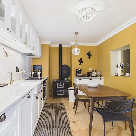 Elegant 3br Townhouse W/ En-suite Baths - Mouraria | By Airnest 리스본