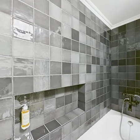 Elegant 3br Townhouse W/ En-suite Baths - Mouraria | By Airnest 펜션 *