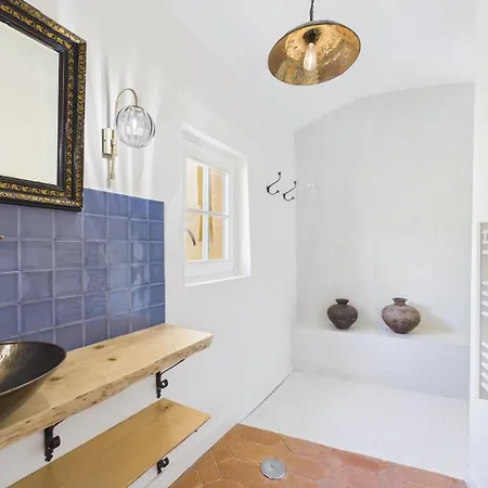Elegant 3br Townhouse W/ En-suite Baths - Mouraria | By Airnest *