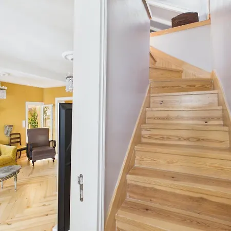 Casa vacanze Elegant 3br Townhouse W/ En-suite Baths - Mouraria | By Airnest