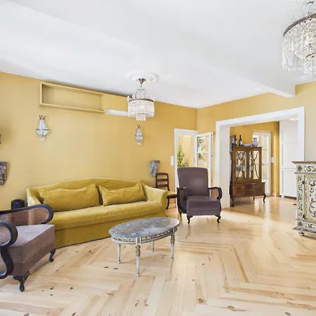 Elegant 3br Townhouse W/ En-suite Baths - Mouraria | By Airnest * Lisbona