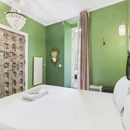 Elegant 3br Townhouse W/ En-suite Baths - Mouraria | By Airnest Casa vacanze Lisbona