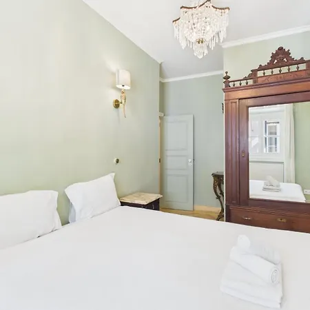 Elegant 3br Townhouse W/ En-suite Baths - Mouraria | By Airnest Casa vacanze