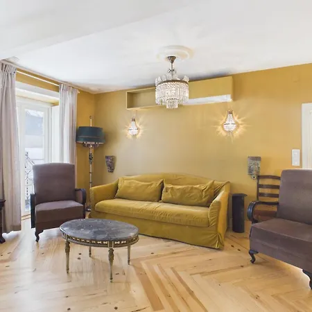 Casa vacanze Elegant 3br Townhouse W/ En-suite Baths - Mouraria | By Airnest *