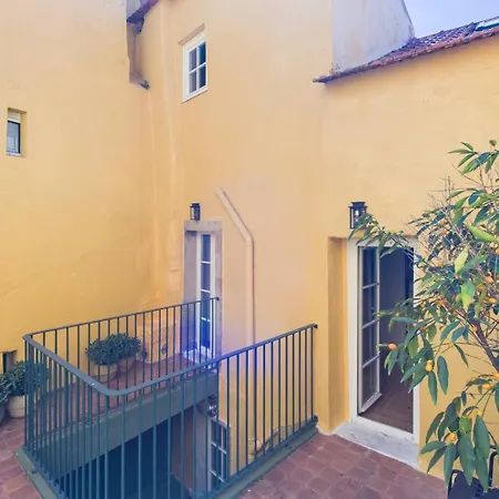Elegant 3br Townhouse W/ En-suite Baths - Mouraria | By Airnest Casa vacanze *